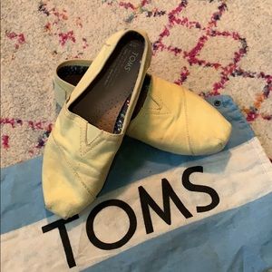 Yellow toms shoes